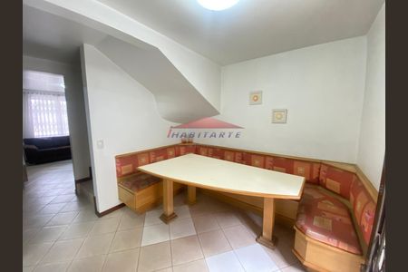 4_photo/94dce54eb9.3d1c0b7fb4efb953-ATLAS-78367e53-22ad-4d36-84b2-6c66c852a105.jpg de casa à venda com 3 quartos, m² em Jardim das Américas, Curitiba