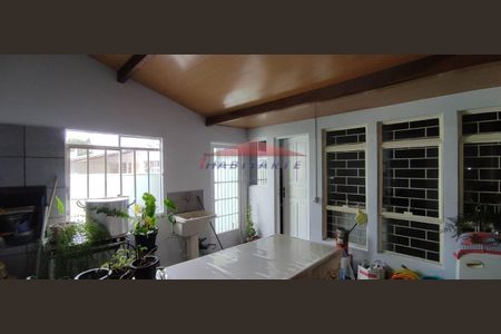 3_photo/94dce54ed1.b474fedcccd79d41-ATLAS-1362c857-5509-4483-a0ec-07eafd0c2cd3.jpg de casa à venda com 3 quartos, 64m² em Jardim das Américas, Curitiba