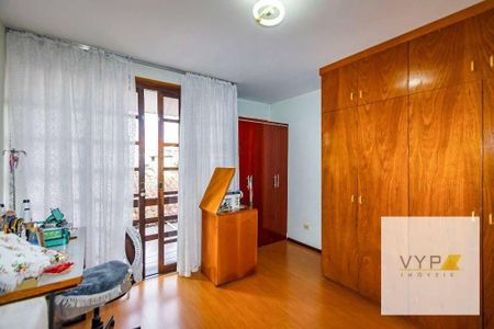 40_photo/94dce5513b.e8a0ff3923ec2af0-ATLAS-626f9e6d-5fd3-4a39-842b-c8076fb22cc3.jpg de casa à venda com 4 quartos, 266m² em Cajuru, Curitiba