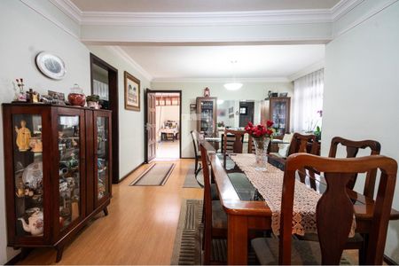 8_photo/94dce5513b.e8a0ff3923ec2af0-ATLAS-d730c125-3a6c-4950-b578-e2d606123dee.jpg de casa à venda com 4 quartos, 266m² em Cajuru, Curitiba