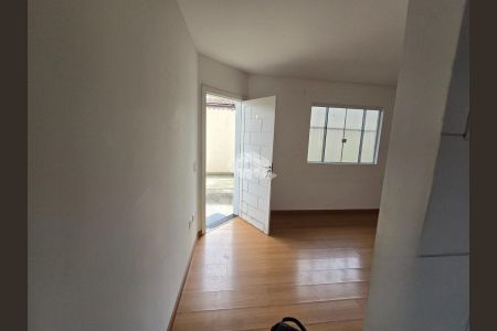 5_photo/94dce555f1.5cb8e3e0f3c52cd8-ATLAS-4e07395e-9b3a-4825-b011-6cf42d9b78cc.jpg de casa à venda com 3 quartos, 59m² em Cajuru, Curitiba