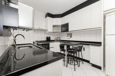 11_photo/94dce55bd9.684669832e88e7bd-ATLAS-87adbe19-15e2-4ac6-bd9d-ffd72bbbb43f.jpg de casa à venda com 3 quartos, 166m² em Cajuru, Curitiba