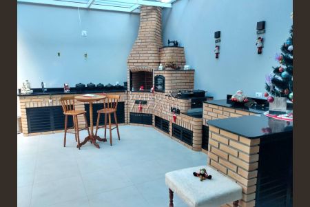 8_photo/94dce55d0b.dd63bef89a0f751f-ATLAS-cebae74c-b8aa-4de2-b7b7-b3bdba22362d.jpg de casa à venda com 4 quartos, 240m² em Cajuru, Curitiba