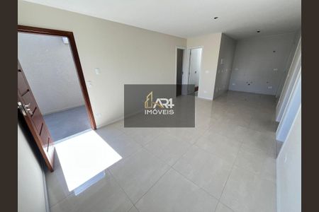 4_photo/94dce55e23.ccfee957a0edc138-ATLAS-d51c7351-157b-42f2-b1fd-459a37ca698f.jpg de casa à venda com 3 quartos, 58m² em Cajuru, Curitiba