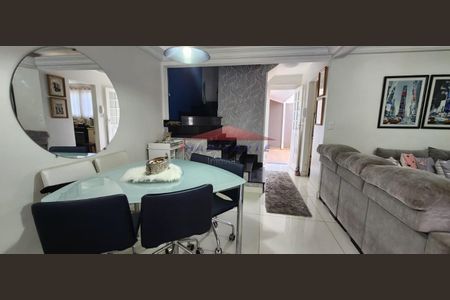 4_photo/94dce568c5.54b8780a509023fd-ATLAS-a2b73ffb-73fb-4fd7-9206-ca36c9e32a1b.jpg de casa à venda com 2 quartos, 147m² em Cajuru, Curitiba