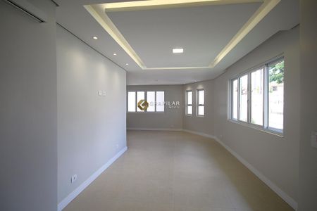 4_photo/94dce56a43.64b1cfad6bd383d8-ATLAS-0888f98e-65c5-4433-a67e-6daf377aee85.jpg de casa à venda com 4 quartos, 295m² em Cajuru, Curitiba