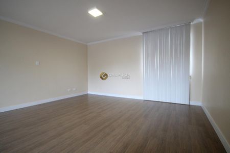 5_photo/94dce56a43.64b1cfad6bd383d8-ATLAS-1258e0f4-2548-4726-88a1-b2b61265f9e4.jpg de casa à venda com 4 quartos, 295m² em Cajuru, Curitiba