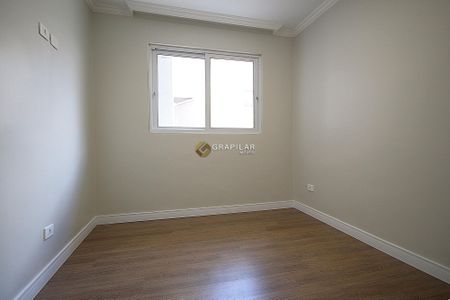 8_photo/94dce56a43.64b1cfad6bd383d8-ATLAS-1a25eb9e-c5de-4708-b264-0523175fbe84.jpg de casa à venda com 4 quartos, 295m² em Cajuru, Curitiba