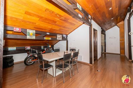 6_photo/94dce56abf.719fbdc320448c84-ATLAS-2d011de4-fe2f-43f6-a995-b7d200fcdeee.jpg de casa à venda com 3 quartos, 506m² em Cajuru, Curitiba