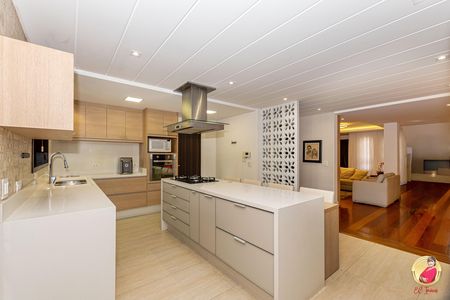 10_photo/94dce56abf.719fbdc320448c84-ATLAS-cbca0fc6-854a-4b49-875d-2cbf4e3922fd.jpg de casa à venda com 3 quartos, 506m² em Cajuru, Curitiba