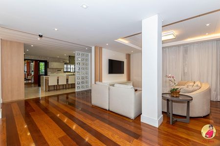 6_photo/94dce56abf.719fbdc320448c84-ATLAS-cdf2415f-7bfb-435a-8d21-5d54050443b9.jpg de casa à venda com 3 quartos, 506m² em Cajuru, Curitiba