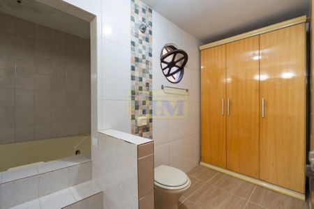 4_photo/94dce56bf7.e6f02a1e96aef2b1-ATLAS-cabb1367-6d28-4d2a-aba7-4d20fbe6c2b3.jpg de casa à venda com 3 quartos, 250m² em Cajuru, Curitiba