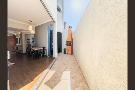 10_photo/94dce56c27.f861ecc718bdcbd7-ATLAS-77d6bb02-e91c-4afd-9756-0a9dea18547a.jpg de casa à venda com 3 quartos, 109m² em Cajuru, Curitiba