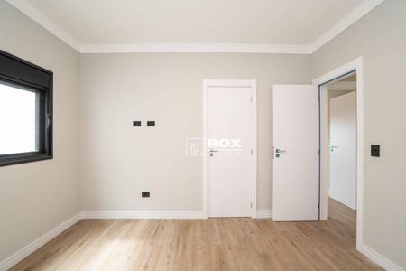 3_photo/94dce5772f.1168d7f35de77434-ATLAS-aba9ed9d-992a-472b-bf98-e746d2092a76.jpg de casa à venda com 3 quartos, 160m² em Capão da Imbuia, Curitiba