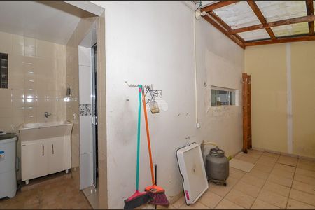 10_photo/94dce57a1f.fcd6e517dee17966-ATLAS-7d6a30fd-3778-4e96-bca5-9487a9d54cf5.jpg de casa à venda com 3 quartos, 120m² em Capão da Imbuia, Curitiba