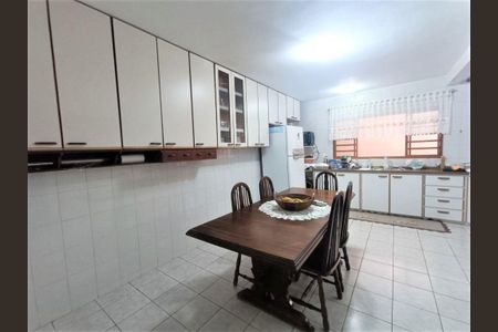 7_photo/94dce57a69.ceff8192393c33de-ATLAS-ab2855d9-426e-4e17-95fa-ab6428e51bc4.jpg de casa à venda com 3 quartos, 242m² em Capão da Imbuia, Curitiba