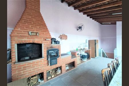 4_photo/94dce57a69.ceff8192393c33de-ATLAS-bbd66561-80d7-444c-bcca-b55f8a17bfa3.jpg de casa à venda com 3 quartos, 242m² em Capão da Imbuia, Curitiba