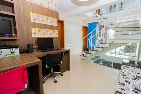 9_photo/94dce57ccd.15b06309d13b5dee-ATLAS-e50b25a2-b276-49d5-92db-3b67b0d42822.jpg de casa à venda com 4 quartos, 268m² em Capão da Imbuia, Curitiba