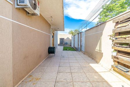 2_photo/94dce57ccd.ab41e4e09fc2bc48-ATLAS-0ed2939b-7225-4506-a7e7-b5e3ed5ae824.jpg de casa à venda com 4 quartos, 260m² em Capão da Imbuia, Curitiba