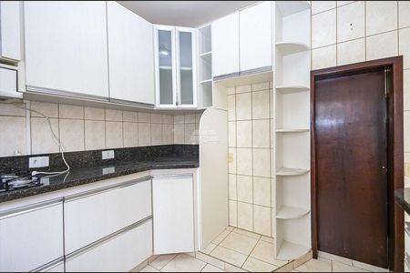 14_photo/94dce57d4b.badfd497b63a3b5d-ATLAS-1732f7cd-155b-462d-bd60-026bf454478f.jpg de casa à venda com 3 quartos, 238m² em Capão da Imbuia, Curitiba