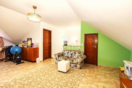 26_photo/94dce5816d.a35d824f3af3fba0-ATLAS-ea6c79e1-43f4-4f39-8e80-9f91e5c481ff.jpg de casa à venda com 4 quartos, 140m² em Bairro Alto, Curitiba