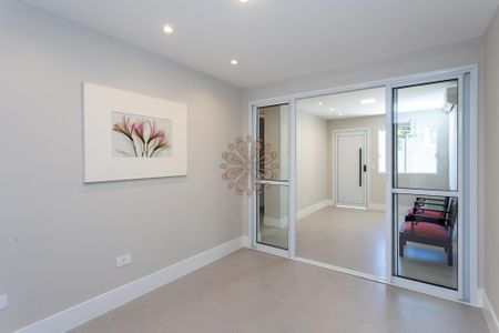 18_photo/94dce59fd3.aef4de6394ba8e6d-ATLAS-3c738739-2e84-4443-b9f6-2bc19e78a157.jpg de casa à venda com 4 quartos, 130m² em Tarumã, Curitiba