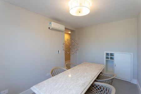 7_photo/94dce59fd3.aef4de6394ba8e6d-ATLAS-811f4e7d-802c-4e92-84ae-f9d40ee344e7.jpg de casa à venda com 4 quartos, 130m² em Tarumã, Curitiba