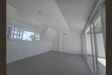 23_photo/94dce5a0e3.45f02ef6bff41bc6-ATLAS-9fbaac81-060e-424d-be12-e7e82eb62a3d.jpg de casa à venda com 4 quartos, 170m² em Tarumã, Curitiba