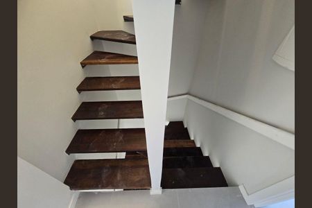 17_photo/94dce5a0e3.45f02ef6bff41bc6-ATLAS-cc722a63-2e46-4459-b862-6a47e148d241.jpg de casa à venda com 4 quartos, 170m² em Tarumã, Curitiba