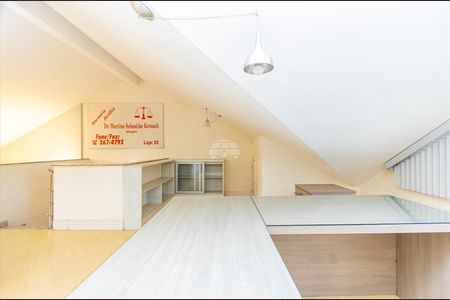 48_photo/94dce5a74f.ad9b306b4aaf24ae-ATLAS-e4e9fcf7-558f-4723-b6c9-108e085284c5.jpg de casa à venda com 3 quartos, 197m² em Cristo Rei, Curitiba