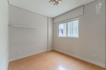 12_photo/94dce5a947.88456cfd7eacd513-ATLAS-19ece925-ebb8-45e5-aed6-3e1cb2f68094.jpg de apartamento à venda com 3 quartos, 240m² em Cristo Rei, Curitiba