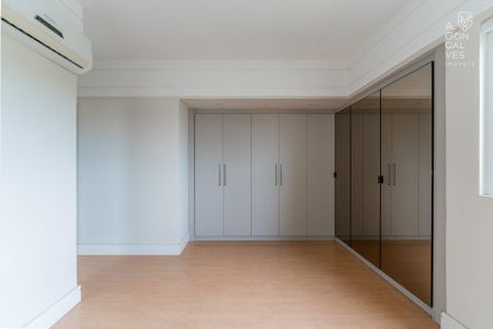 10_photo/94dce5a947.88456cfd7eacd513-ATLAS-1a24ff0c-56f4-4f49-8e96-19245dc8bc55.jpg de apartamento à venda com 3 quartos, 240m² em Cristo Rei, Curitiba