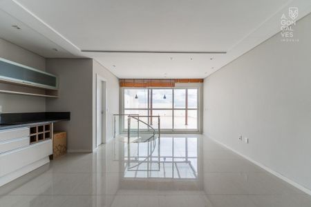 15_photo/94dce5a947.88456cfd7eacd513-ATLAS-36cbdb87-0348-44f8-bad9-e4a89bb7588f.jpg de apartamento à venda com 3 quartos, 240m² em Cristo Rei, Curitiba