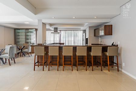 19_photo/94dce5a947.88456cfd7eacd513-ATLAS-e0e517ff-6d14-452f-937f-d3c1e1c45367.jpg de apartamento à venda com 3 quartos, 240m² em Cristo Rei, Curitiba