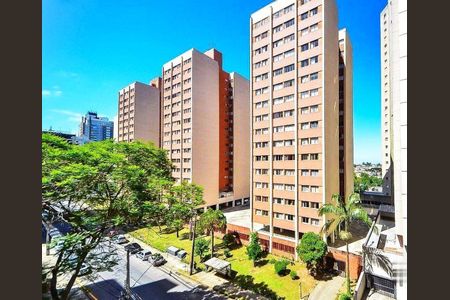 4_photo/94dce5a995.59abdc00308a7dc6-ATLAS-cc45bdc1-3faa-4bc3-a3ce-f375c1576cd4.jpg de apartamento à venda com 3 quartos, 75m² em Cristo Rei, Curitiba