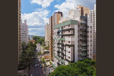 2_photo/94dce5a99b.8aed5d99e00580a6-ATLAS-5e88e494-bfaa-4f97-9c06-1ef274b03421.jpg de apartamento à venda com 3 quartos, 77m² em Cristo Rei, Curitiba