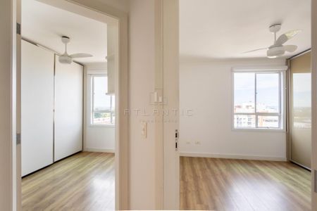 13_photo/94dce5a99d.7a69ff73eb43ff8d-ATLAS-5479c996-9346-4e35-a386-449b05c6b93f.jpg de apartamento à venda com 3 quartos, 85m² em Cristo Rei, Curitiba