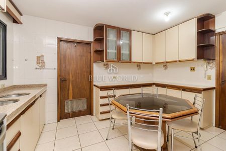 22_photo/94dce5ab0b.7954feb32d1ae247-ATLAS-4bd06c45-d450-4df3-943d-7c44d8ec2136.jpg de apartamento à venda com 4 quartos, 170m² em Cristo Rei, Curitiba