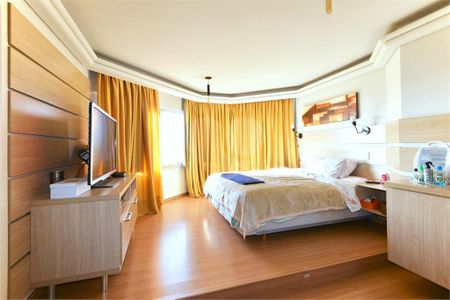 7_photo/94dce5ab69.c4a601ff3e2c7092-ATLAS-12f6f910-fedc-43a8-8197-7ac03697eee7.jpg de apartamento à venda com 3 quartos, 288m² em Cristo Rei, Curitiba