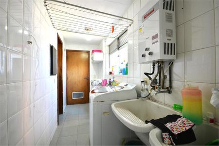 41_photo/94dce5ab69.c4a601ff3e2c7092-ATLAS-802a3b31-5297-450d-8bbe-2b65a4feff4f.jpg de apartamento à venda com 3 quartos, 288m² em Cristo Rei, Curitiba