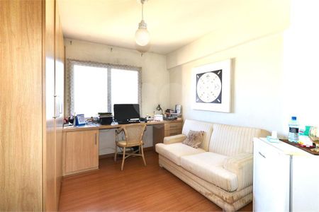 10_photo/94dce5ab69.c4a601ff3e2c7092-ATLAS-972db2f7-2ad5-4acd-b16c-2ec8a1735202.jpg de apartamento à venda com 3 quartos, 288m² em Cristo Rei, Curitiba