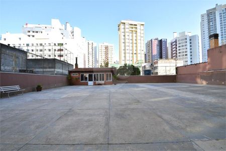 31_photo/94dce5ab69.c4a601ff3e2c7092-ATLAS-e0de9bc6-1b82-476f-a87a-c4a84cfdc089.jpg de apartamento à venda com 3 quartos, 288m² em Cristo Rei, Curitiba