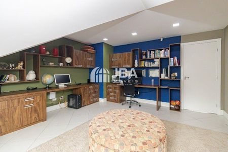 27_photo/94dce5ab97.fbcd7a2e7ac63d93-ATLAS-aaec7acc-0127-4347-a0b9-ae274b5eda2b.jpg de casa à venda com 0 quarto, 294m² em Cristo Rei, Curitiba