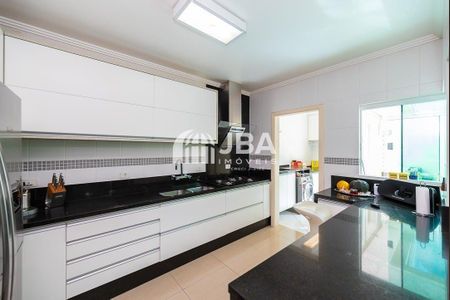 2_photo/94dce5ab9f.1421303aa7be2334-ATLAS-90adedb6-6a10-472e-b15a-a414dd67b92f.jpg de casa à venda com 0 quarto, 240m² em Cristo Rei, Curitiba
