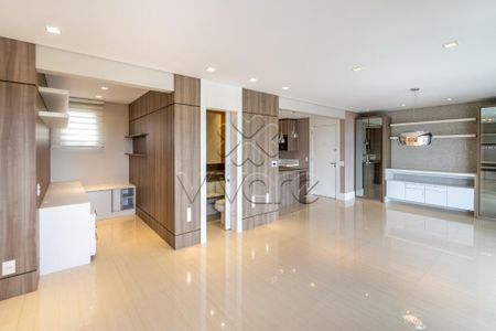 3_photo/94dce5abbd.e17343cf5b702f60-ATLAS-d41a3310-0c01-4f5d-a095-d33777bef4ec.jpg de apartamento para alugar com 2 quartos, 113m² em Cristo Rei, Curitiba