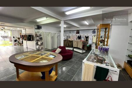 4_photo/94dce5ac1b.351e3508ff719a12-ATLAS-1648e192-e9ff-4ef8-87d9-74cfd62776f0.jpg de casa à venda com 7 quartos, 500m² em Cristo Rei, Curitiba