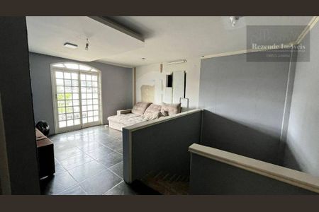 10_photo/94dce5ac1b.351e3508ff719a12-ATLAS-9341eee8-1aab-486e-a58c-4f6aea84b6cb.jpg de casa à venda com 7 quartos, 500m² em Cristo Rei, Curitiba