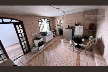 14_photo/94dce5ac1b.351e3508ff719a12-ATLAS-a8ca5c75-5f65-4be4-92fa-0135fe723913.jpg de casa à venda com 7 quartos, 500m² em Cristo Rei, Curitiba