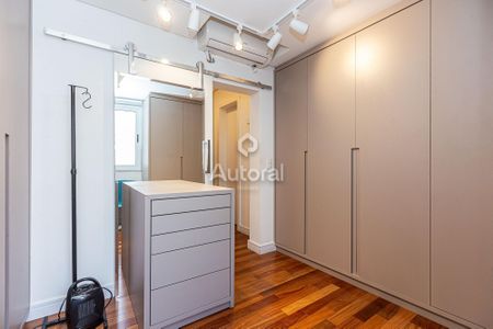 20_photo/94dce5ad3b.ba97ac63d5ac1cb4-ATLAS-bc59fdda-0c05-4c50-8b8c-8f26e740feb0.jpg de apartamento à venda com 3 quartos, 222m² em Cristo Rei, Curitiba