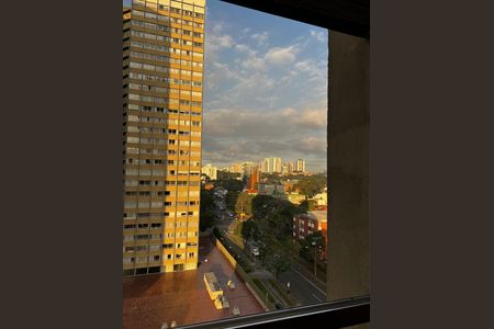 8_photo/94dce5adc9.04af7fc2355c33fa-ATLAS-9d32bb1c-900b-4ebc-9ed3-61c3d75b9c3f.jpg de apartamento à venda com 2 quartos, 80m² em Cristo Rei, Curitiba